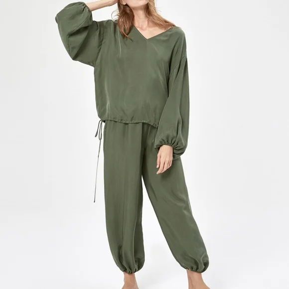 📸🎀Nap Loungewear set (Top & Pants) - Picture 2 of 4